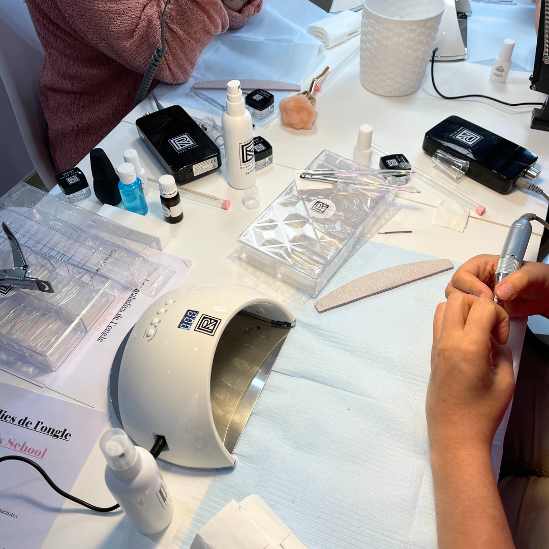 Ponceuse Électrique Pour Ongles Professionnelle - 6 Embouts - 20000 Tr/min - 230V